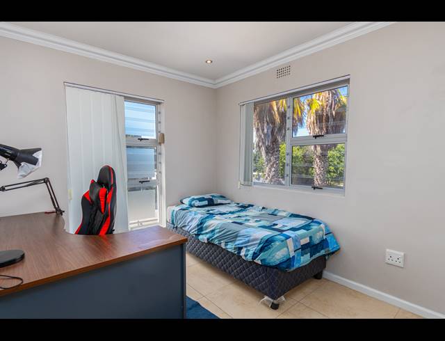 6 BEDROOM FREESTANDING TO LET IN TABLE VIEW